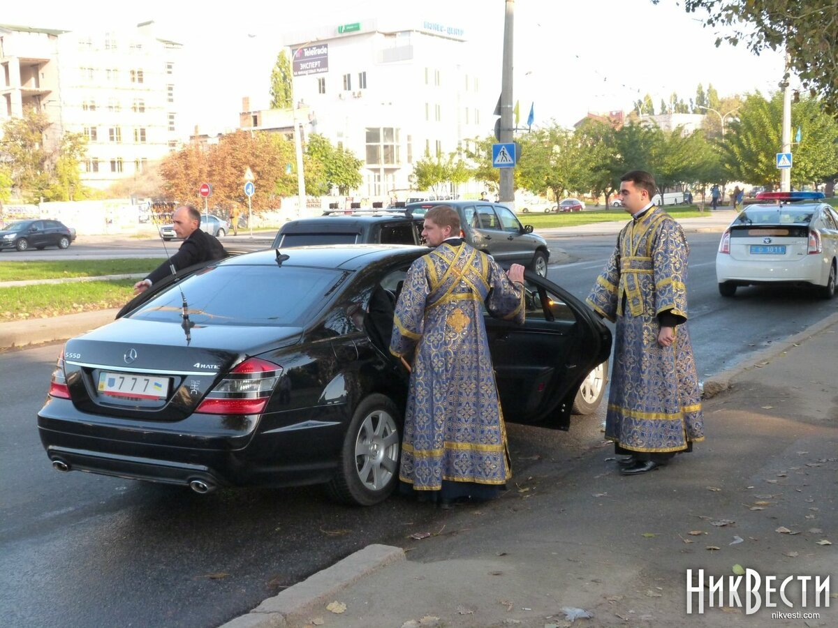 Епископ Нектарий и джип