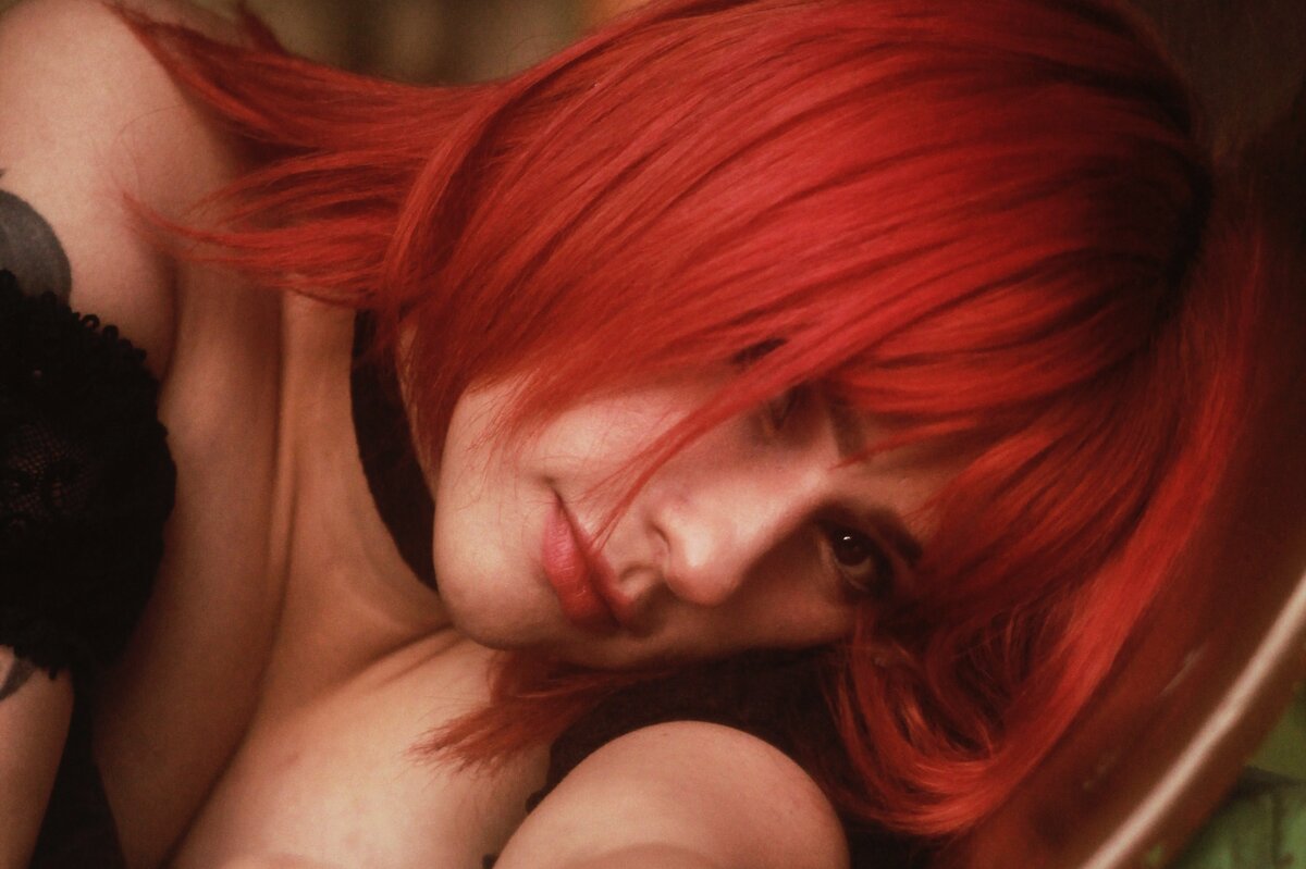     Красный — прекрасный! Как перекраситься в стильный модный цвет сезона?