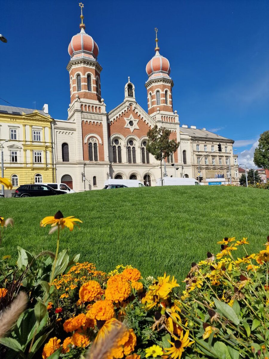 фото автора: самая большая синагога в Восточной европе - в городе Пльзень. Символично к статье