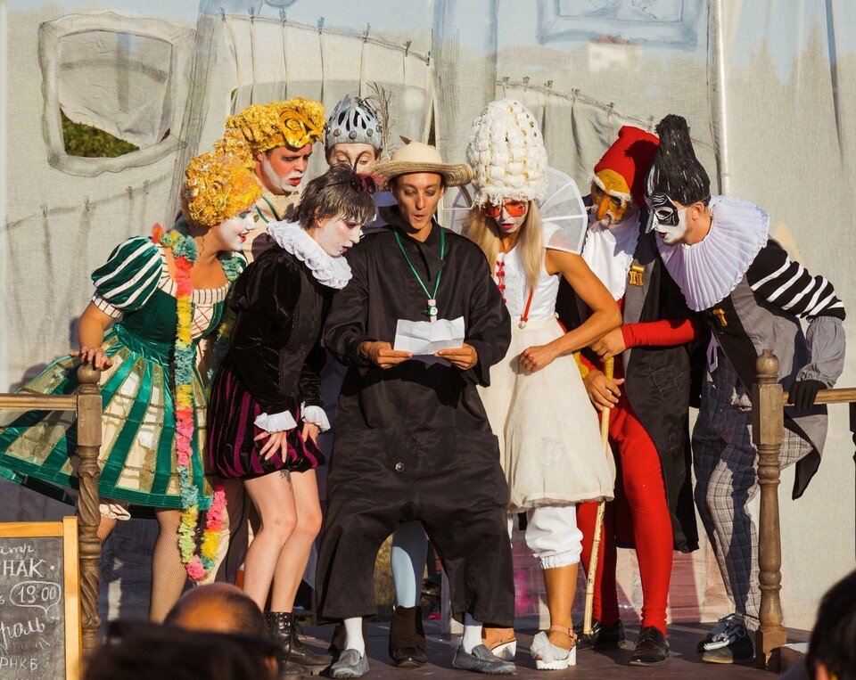    Уличный театр «Мягкий знак». Фото: страница ВК театра