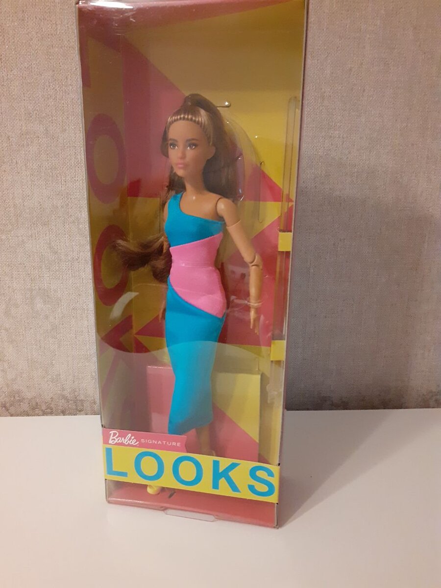 Очень жизнерадостная коробка!