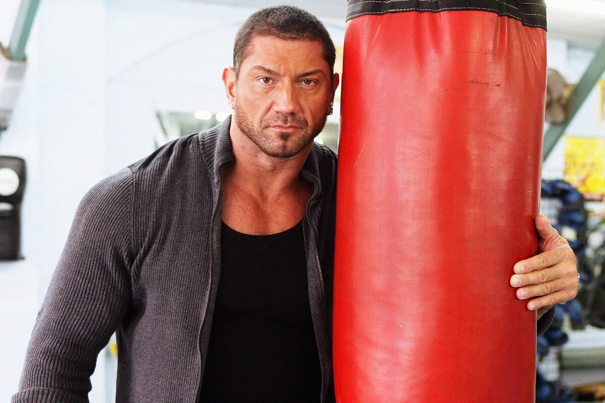     А вы знали, что Дэйв Батиста дрался в ММА? Дебютировал в 43 и выглядел хуже, чем вы можете представить