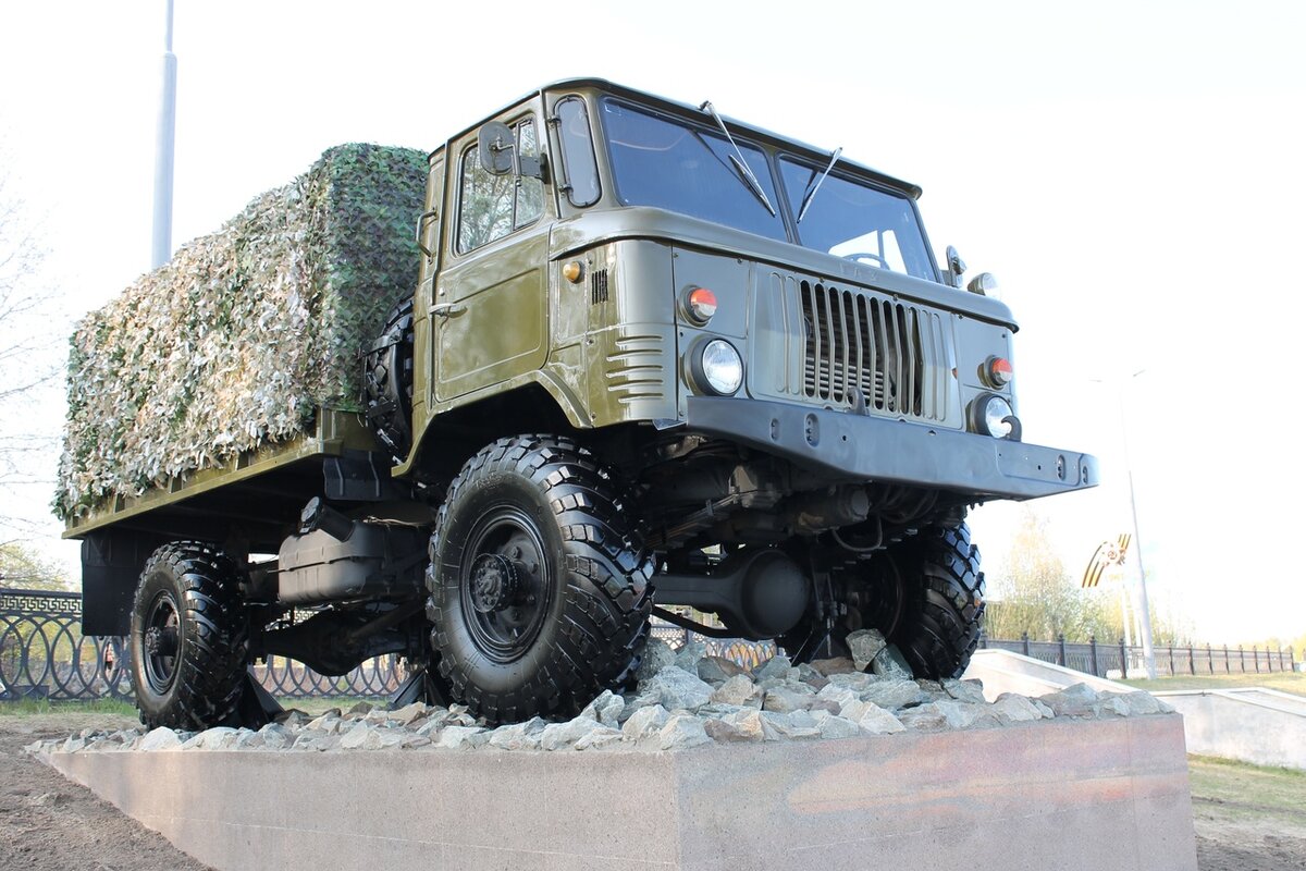    В День пограничника в Сургуте откроют памятник армейскому автомобилю ГАЗ-66
