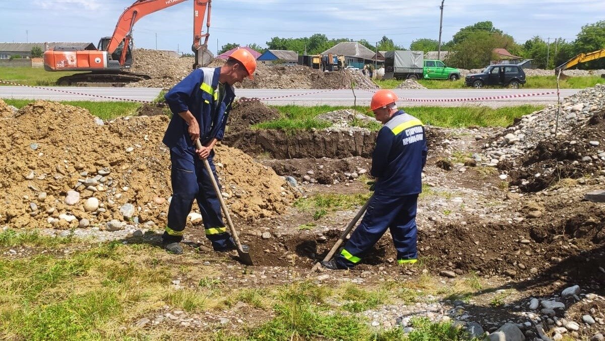     «Ставрополькрайводоканал» проводит работы по замене чуть менее половины водопроводных сетей в станице Марьинская.