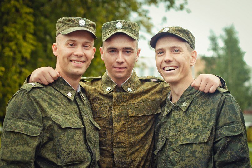 Хорошие парни россия. Солдат. Молодые солдаты. Мужчина военный. Солдаты России.