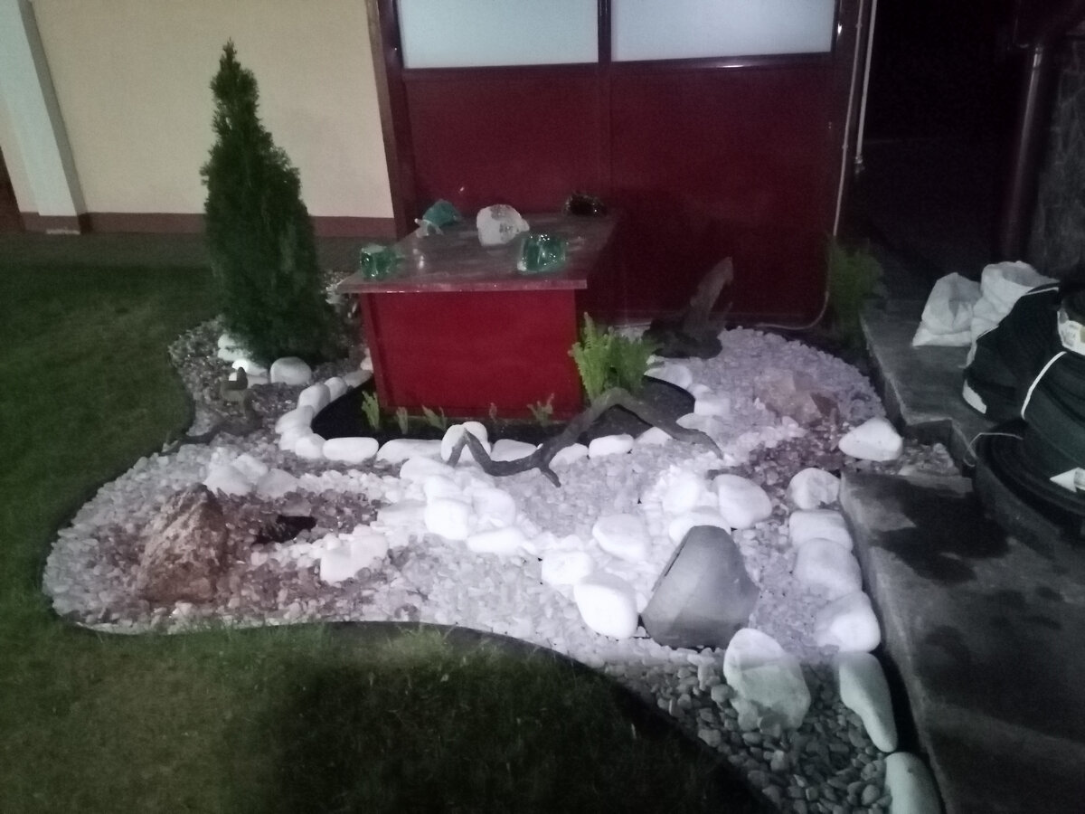 На красном ящике камни будут меняться. 