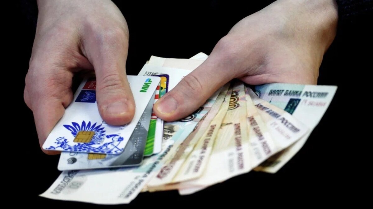     Первые карты жителя Татарстана, объединяющие в себе финансовые и социальные сервисы, появится в июне. Они будут на базе платежной системы «Мир». Об этом пишет ТАСС со ссылкой на главу министерства цифрового развития региона Айрата Хайруллина.