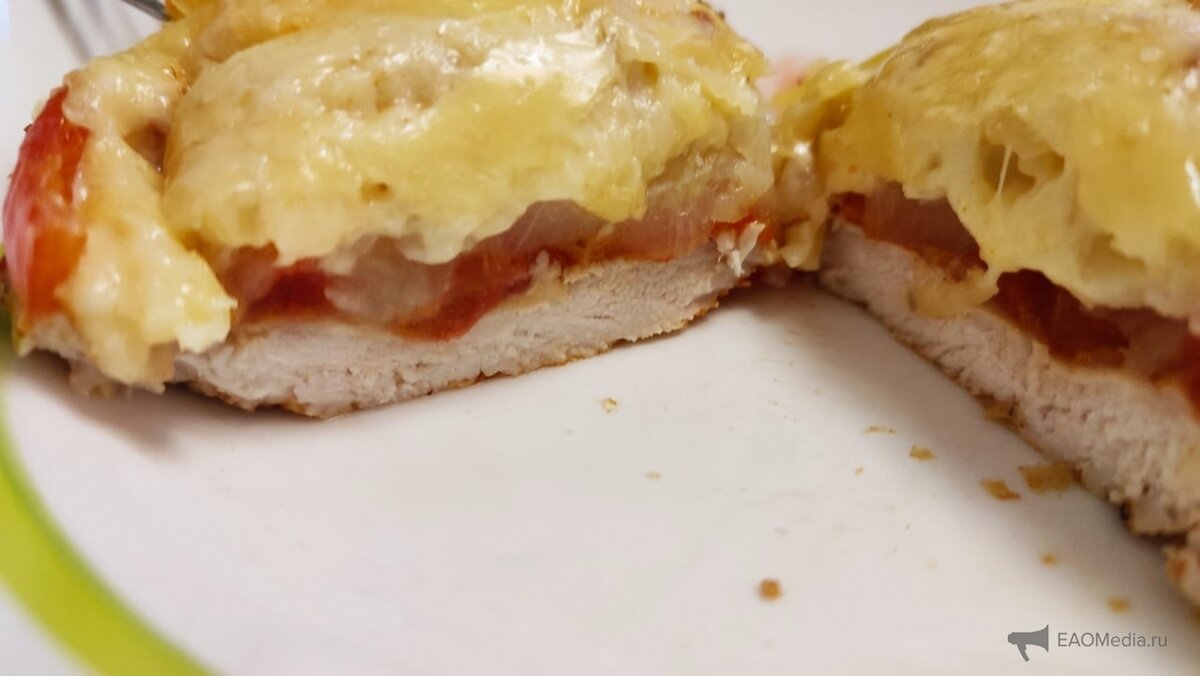 куриные котлеты с сыром в духовке. котлеты в духовке с сыром. фото тёртый картофель. сырная шубка рецепт. свинина в картофельной шубке.