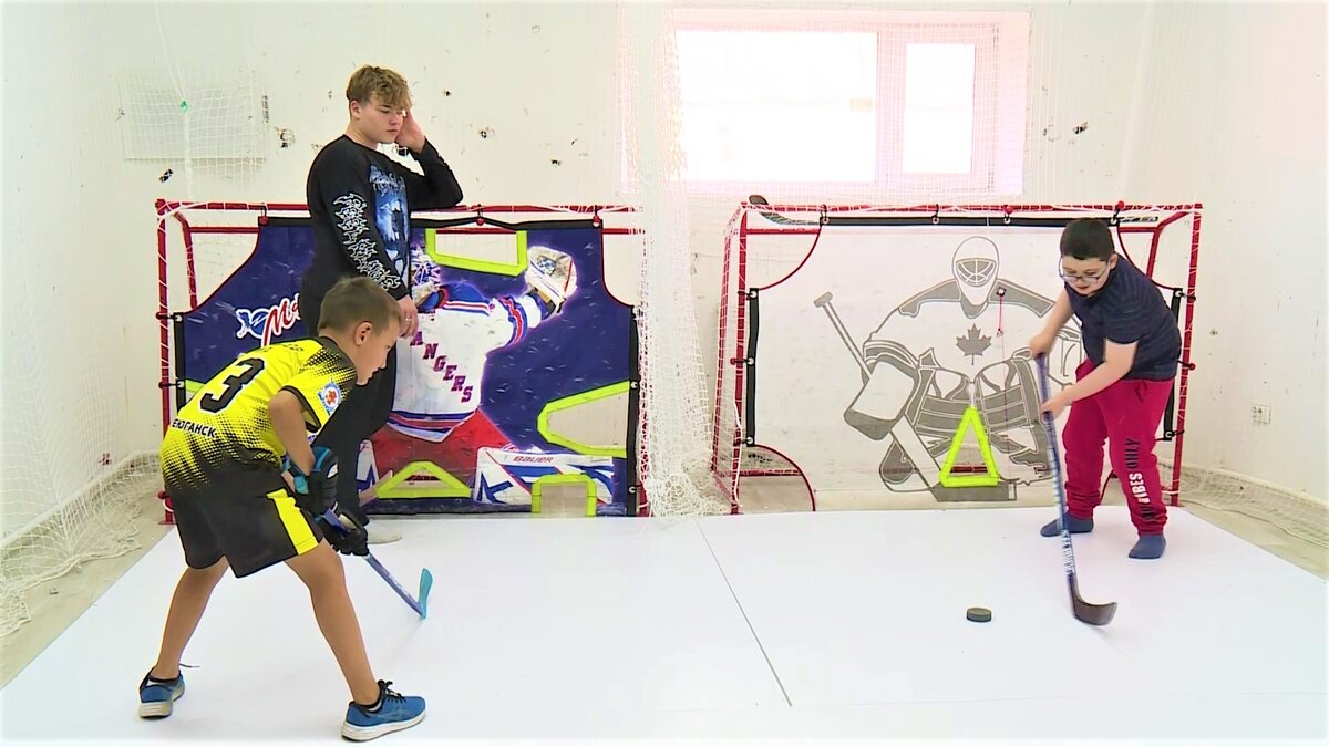    В Нефтеюганске купили новое оборудование для секции адаптивного хоккея