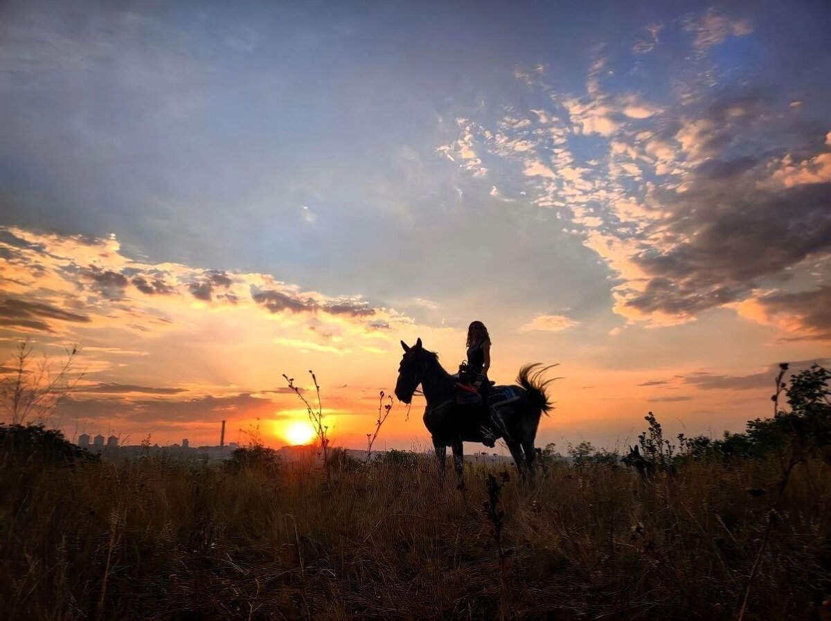    Фотосессия между обстрелами на фоне города Фото из домашнего архива Светланы Симбирцевой