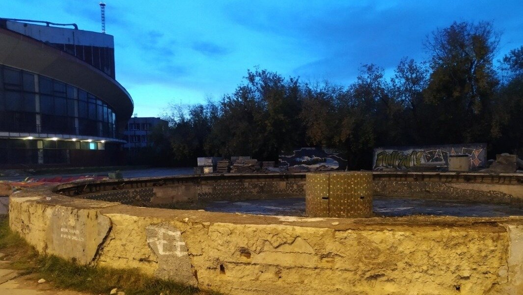     ИП согласился выполнить работы за 155 тыс. рублей при начальной цене в 446 тыс. рублей, но так и не приступил к демонтажу объекта.