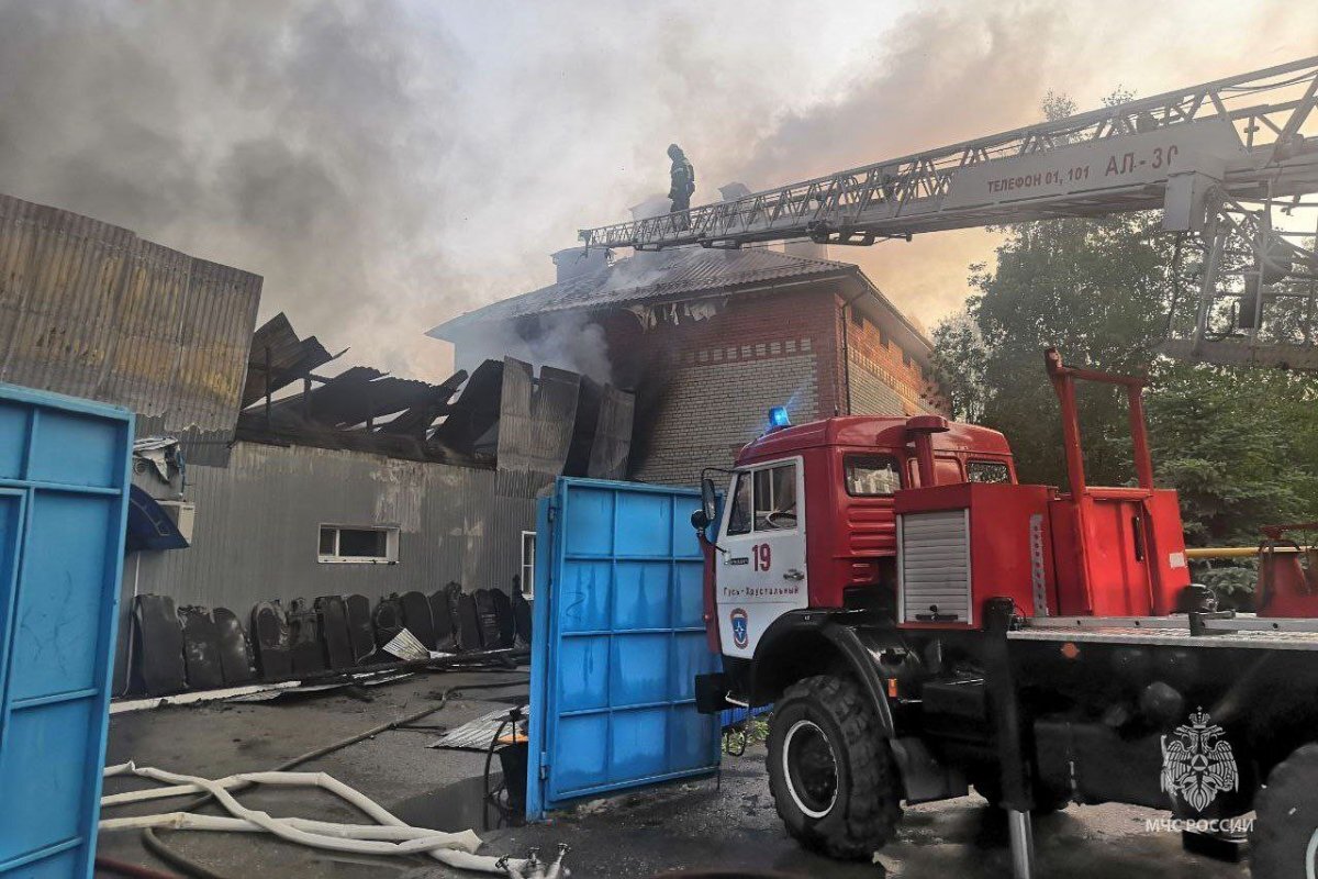    Спасатель МЧС пострадал на тушении бюро ритуальных услуг в Гусь-Хрустальном