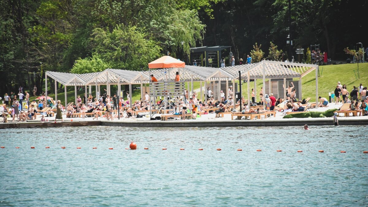     Нынешним летом жителей Удмуртии ждет не только засуха, но и запрет на купание. Все без исключения водоемы республики по состоянию на 30 мая признаны непригодными для того, чтобы в них окунуться. Пляжи региона в связи с этим отныне должны называться только «местами отдыха у воды».