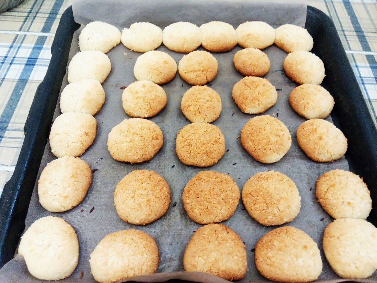 Рецепт домашних рассыпчатых печений в духовке. Печенье песочное рассыпчатое.