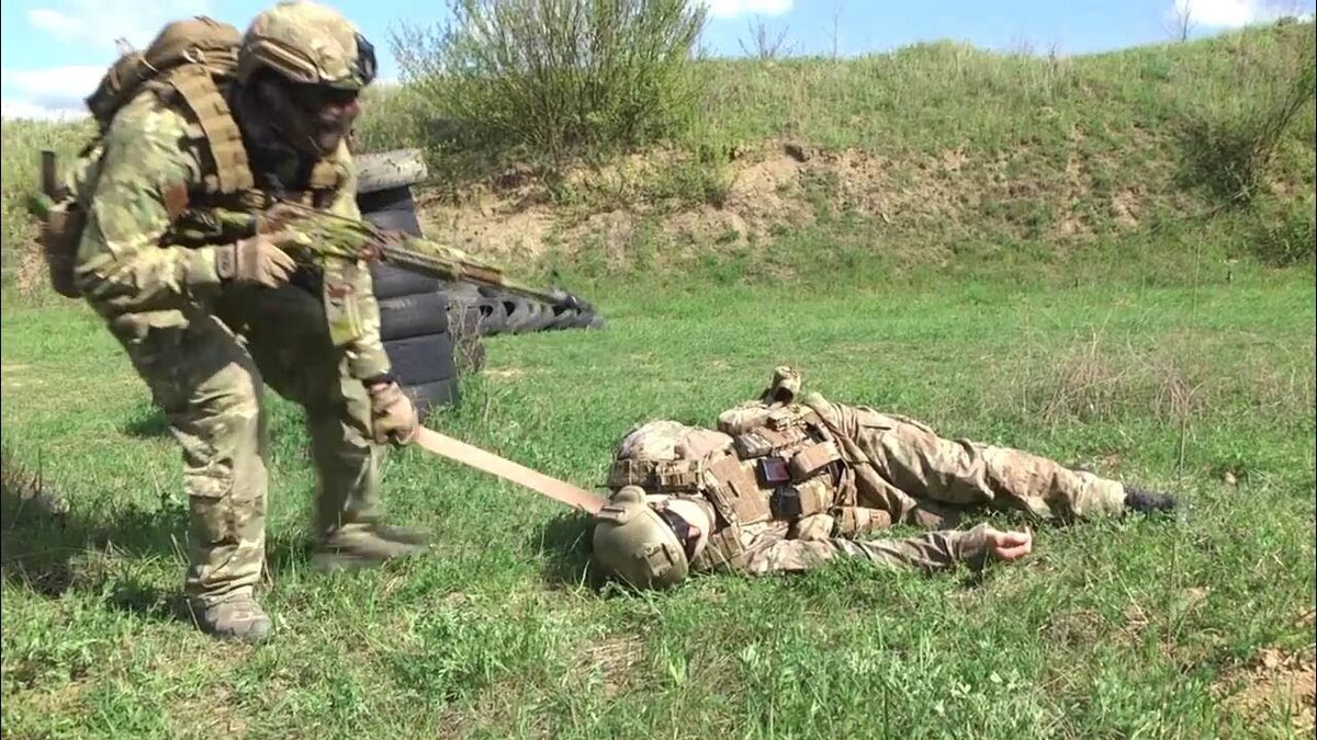Чаще веревку делают намного длиннее и вытягивают из безопасности. 