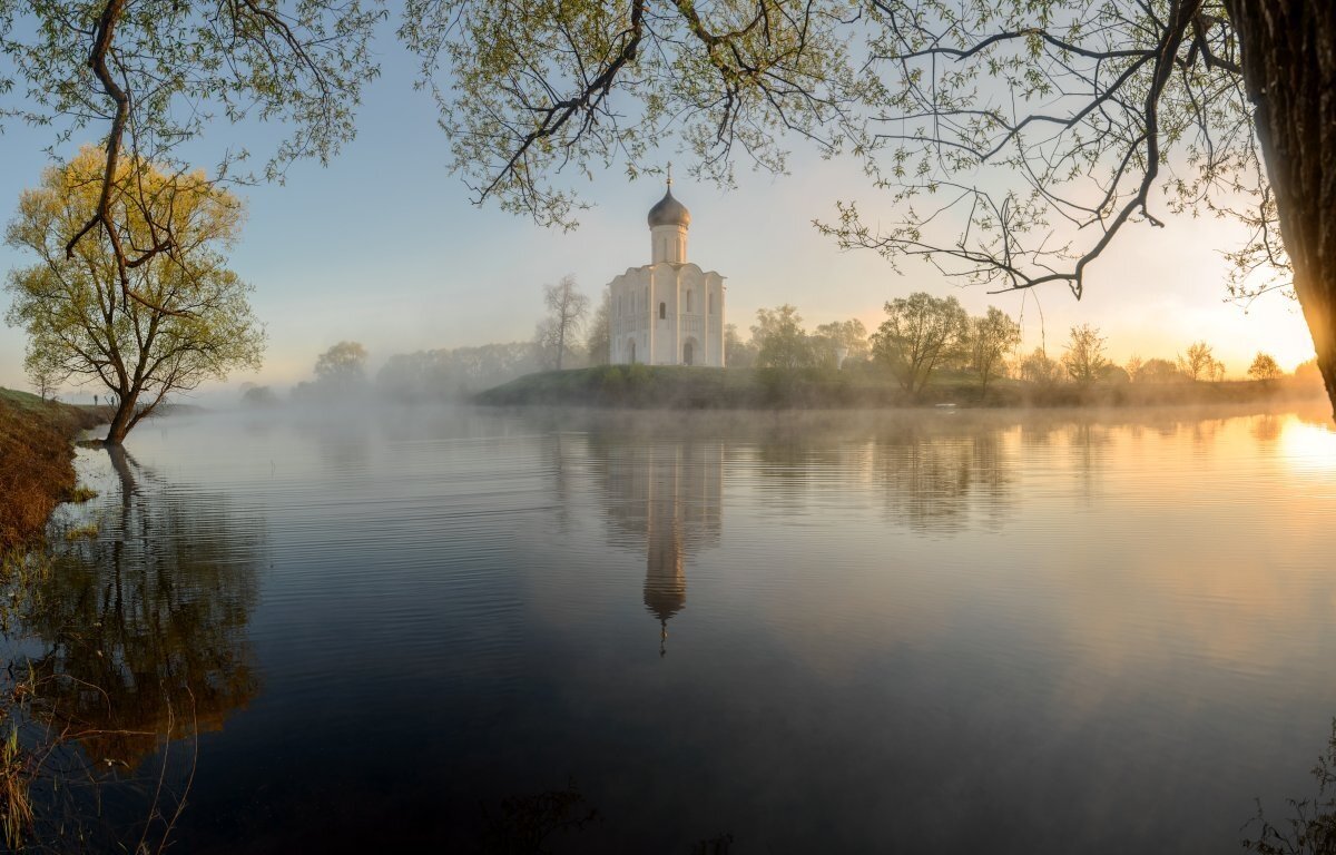 Храм Покрова на Нерли весной