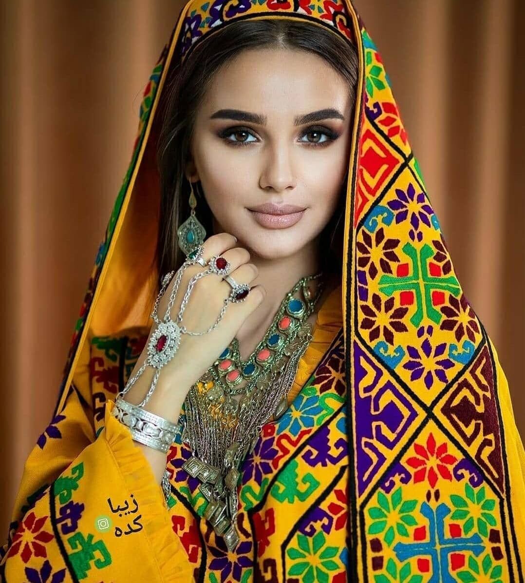 Какая-то модель таджичка из Яндекс картинок