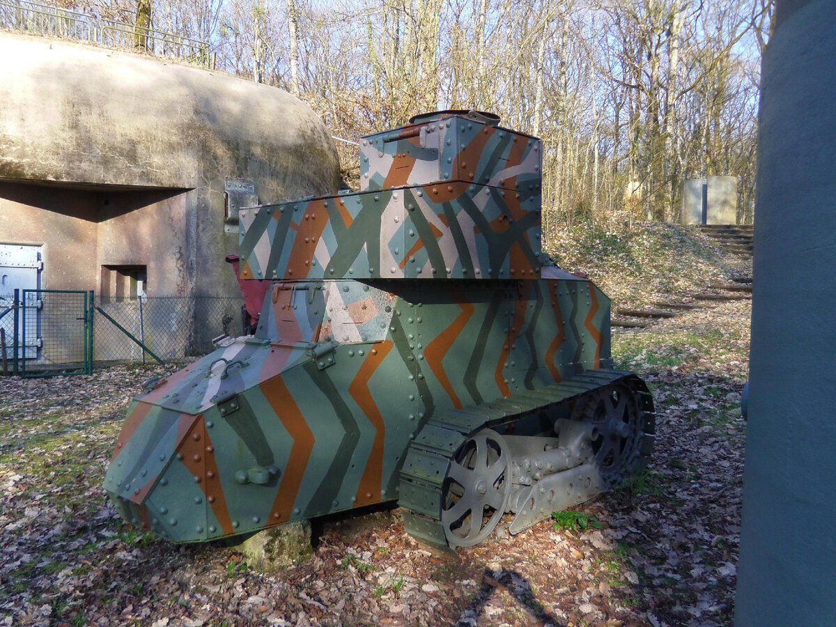 Первый танк современного типа. Часть 9. Renault FT TSF. 1917-1918. Быть  всегда на связи | Remont1969 | Дзен