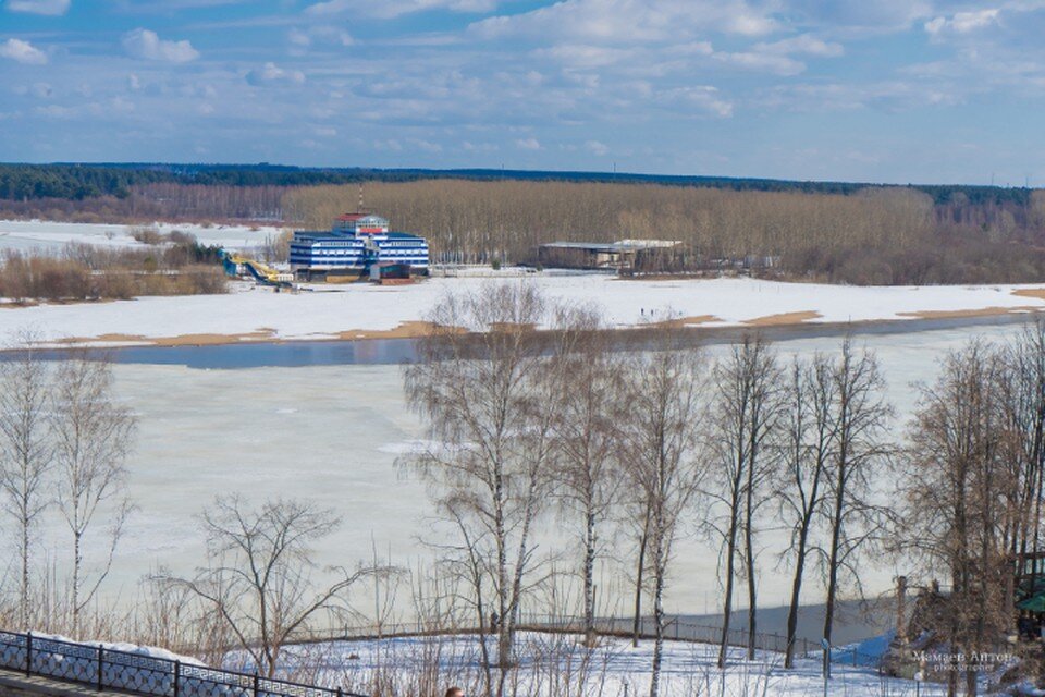    В 2023 году вскрытие Вятки ото льда ожидается во второй-третьей декаде апреля. Фото: Антон МАМАЕВ