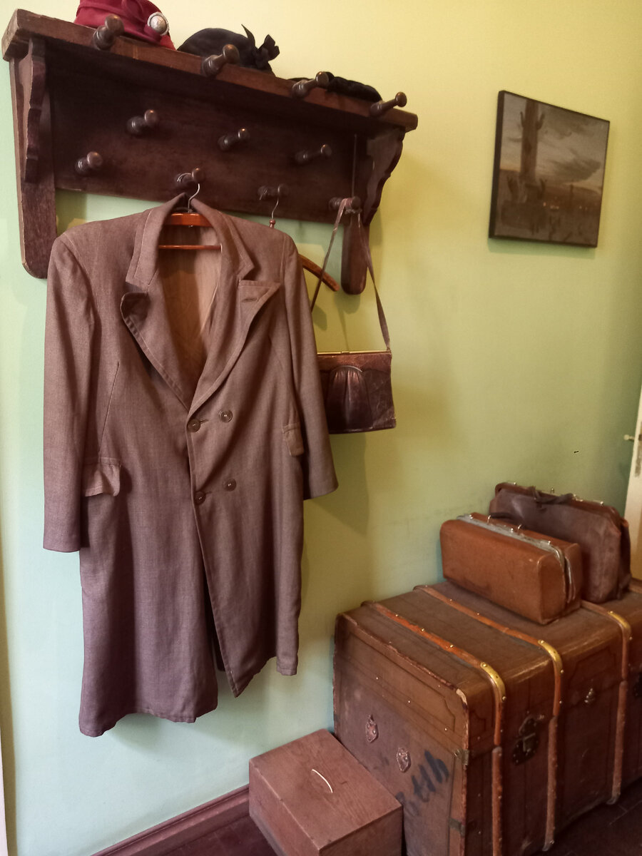 Личные вещи обитателей квартиры