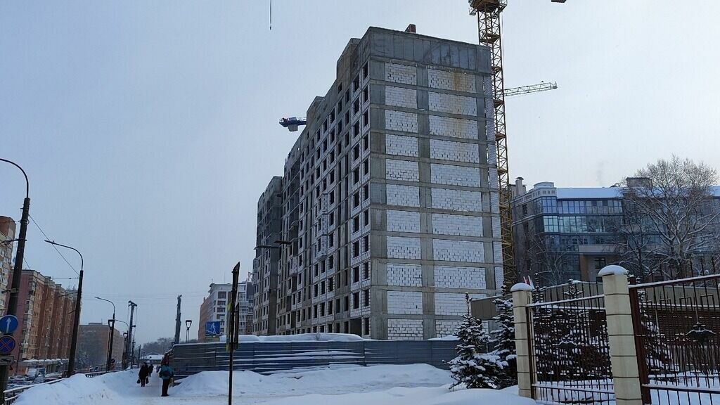     Правительство региона проводит переговоры с тремя инвесторами для скорейшего возобновления строительства и достройки ЖК «Дом на Горького» в Нижнем Новгороде. Об этом NewsNN сообщили в областном министерстве строительства.