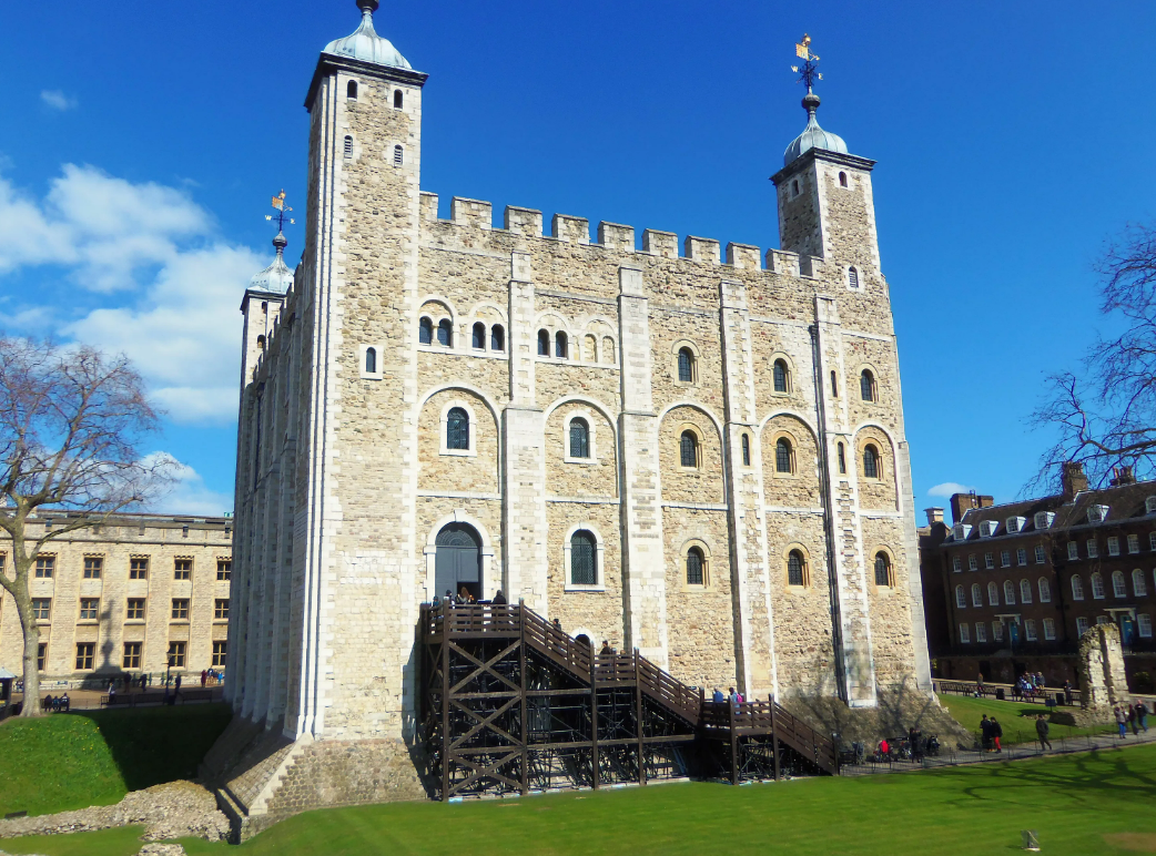 Тауэр в лондоне. Башня игра на телефон. Башня виктории в лондоне. Водонапорная башня в мальборке польша описание. Лондонский тауэр в лондоне.