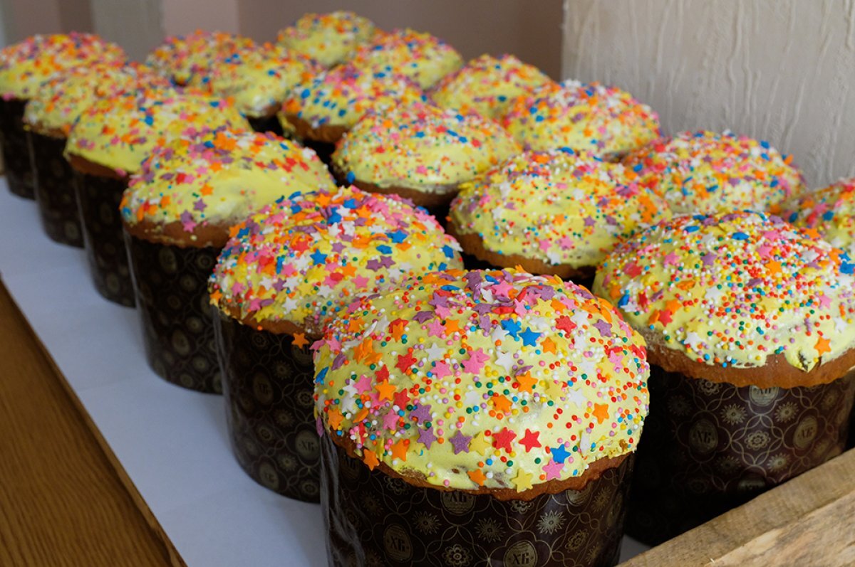    Жители Новосибирска освятили куличи и яйца в Великую субботу