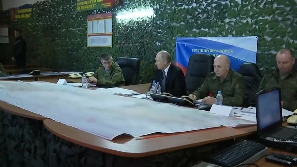 Президент России Владимир Путин посетил штаб группировки войск «Днепр» на Херсонском направлении.-2