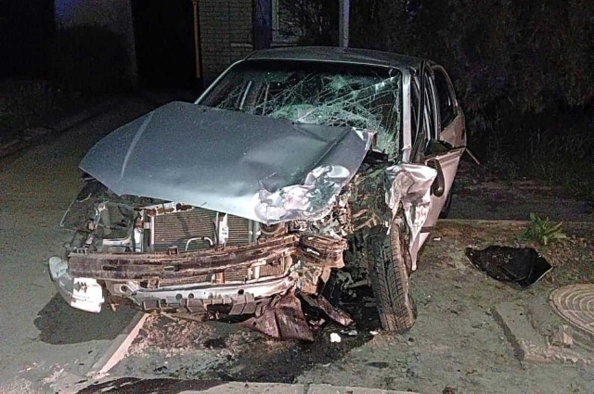    В Таганроге в ночном ДТП получили травмы два мужчины-водителя