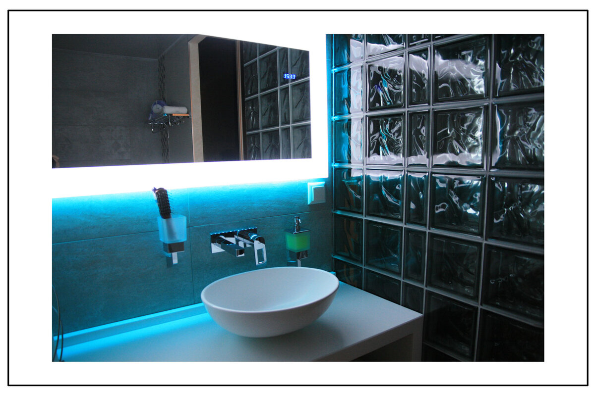 Стена из стеклоблоков