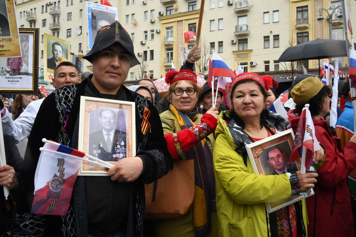 Шествие бессмертного полка в петербурге