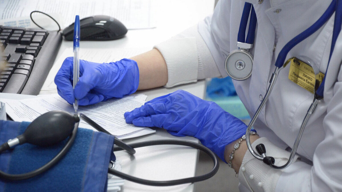     Единовременные выплаты до миллиона рублей ждут медицинских работников, решивших переехать на работу в малые города Волгоградской области. Порядок выдачи денег утвержден соответствующим постановлением администрации региона, опубликованном на портале правовой информации.