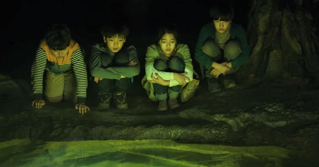 На берегу подземного озера.