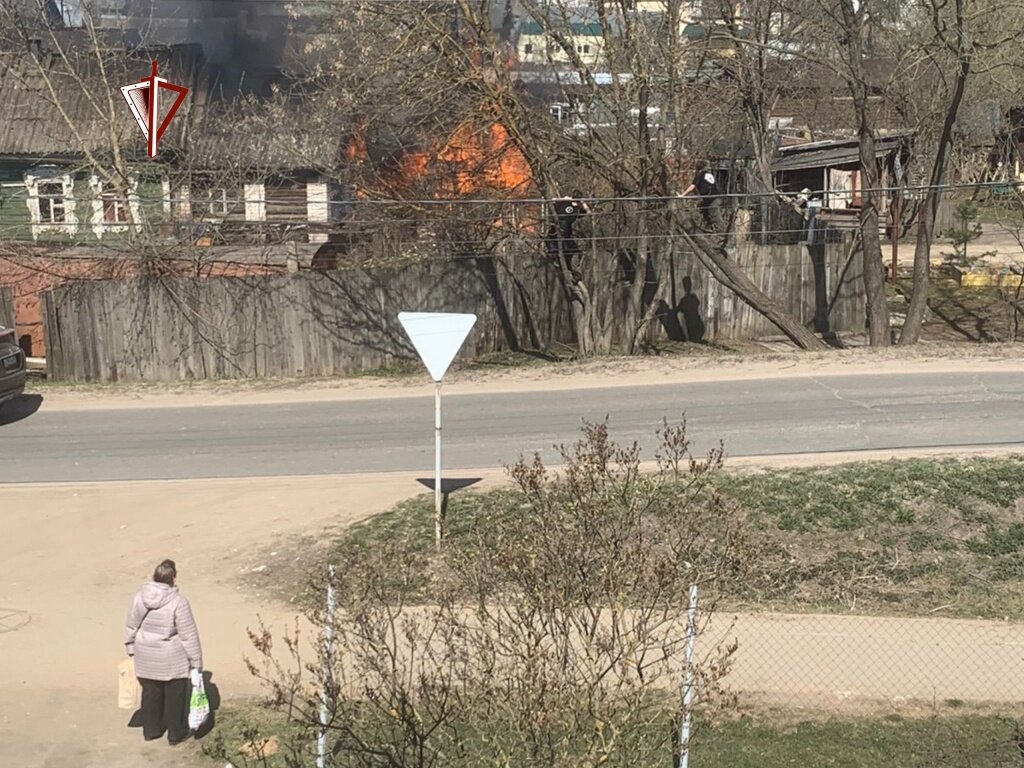 В Тверской области росгвардейцы спасли 14-летнюю девочку во время пожара