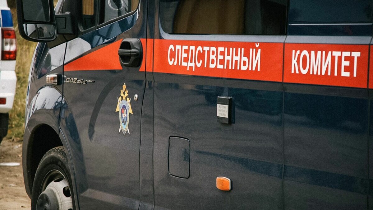     В торговом центре «Кольцо» на рабочего упала железная плита — мужчину придавило насмерть.