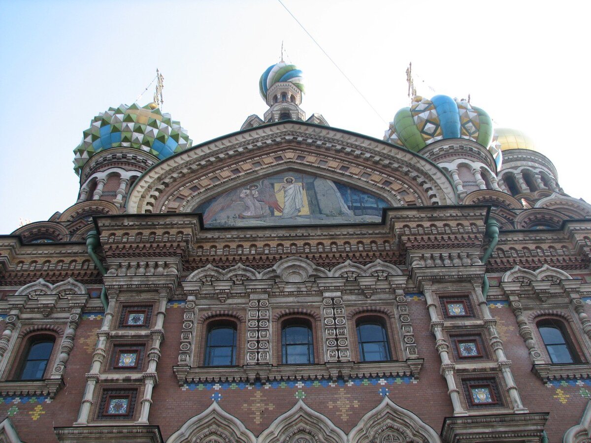 В Санкт-Петербурге насчитывают более 200 храмов