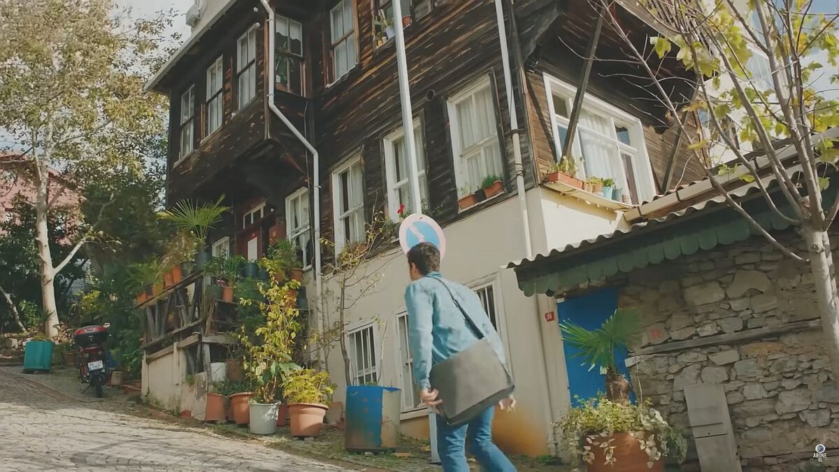 Дом семьи Коркмаз. Кадр из сериала «Стужа», Турция, 2020 год