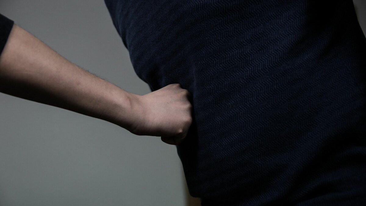     Прапорщик напала на женщину в Нижегородской области. За это ее оштрафовали. Информация об этом размещена на сайте областного гарнизонного военного суда.