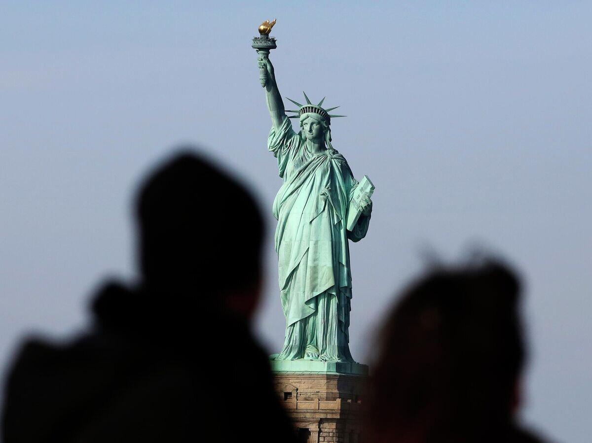    Статуя Свободы в Нью-Йорке, США© AP Photo / Mark Lennihan