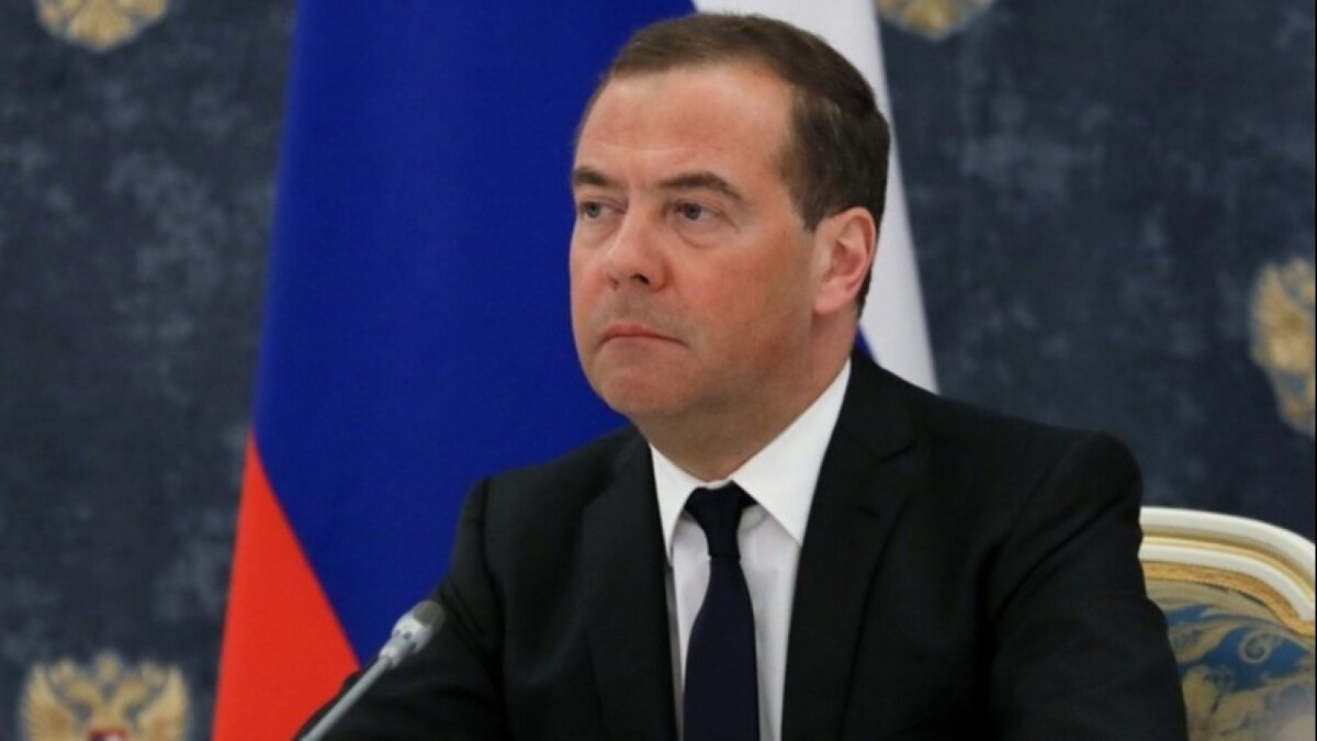    Медведев: мир, вполне вероятно, находится на пороге новой мировой войны