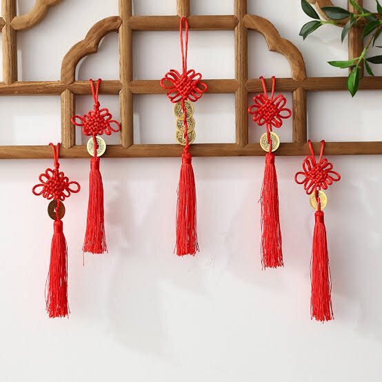 И сейчас можно купить такой плоский китайский узел с кисточкой на конце.