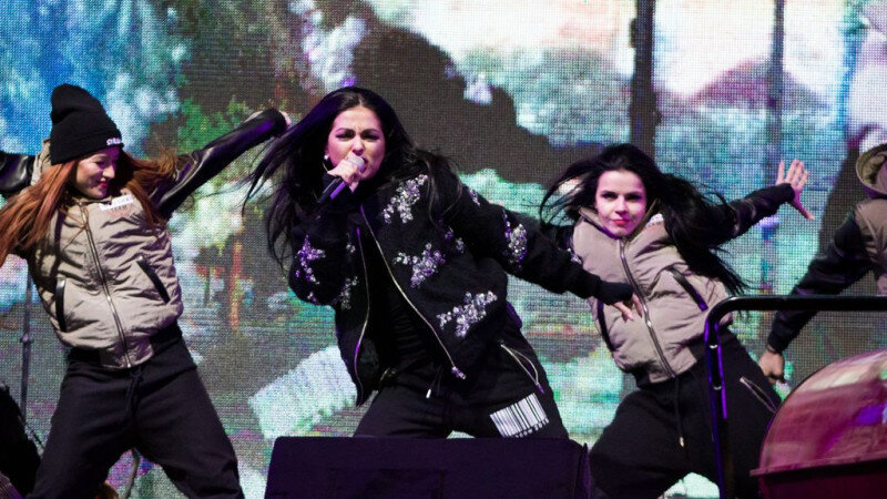     Митя Фомин и Нюша выступили на четвертом дне рождении ТРЦ "Весна". Евгения Родочинская, altapress.ru