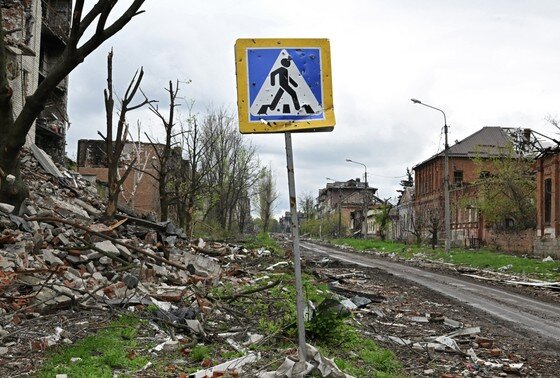    Разрушенные дома в Артёмовске