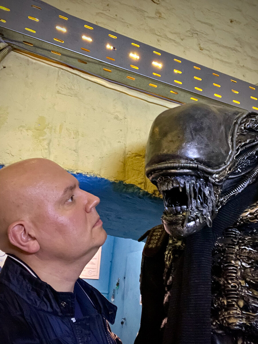 "Слушайте, я не узнаю вас в гриме. Кто вы такой?"