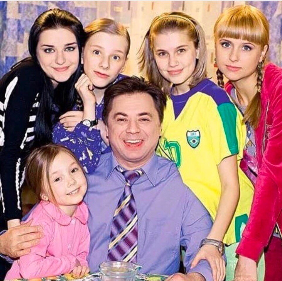 Актерский состав папиных. Актерский состав папиных. Папины дочки сериал актёры. Герои папиных дочек. Актерский состав папиных.