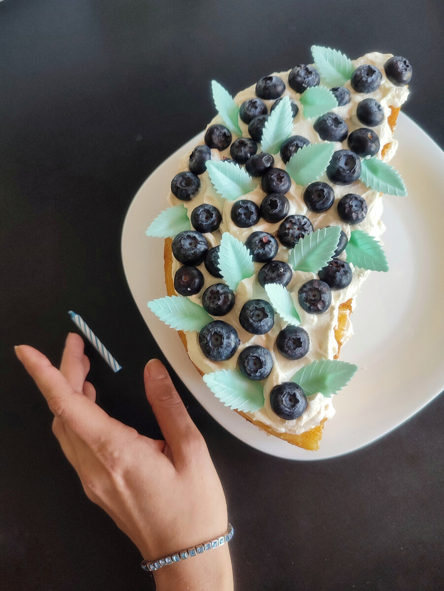 И пусть сил на полноценную готовку нет, а коржи покупные. Уже делаю больше, чем могла раньше. Маленькие шаги, которым очень радуюсь.