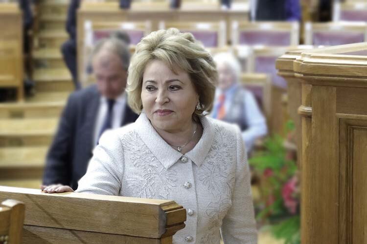    Валентина Матвиенко: «Поезжайте в госпиталь, поговорите с главврачами, они вам такие истории расскажут, когда документы по пять раз возвращают, потому что запятая не там стоит. Это что такое вообще?» Фото: kremlin.ru