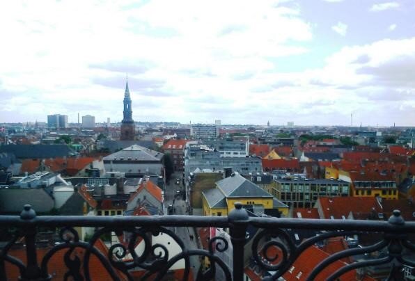 Знакомьтесь – старейший город Европы. Люди, живущие в нем, считаются самыми счастливыми в мире, даже не спрашивайте почему? Счастливым стать просто, назначил и все)))