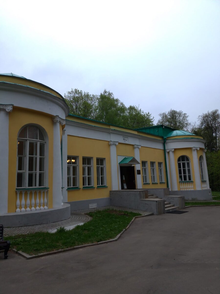 Здание в музее-заповеднике "Горки Ленинские", фото автора