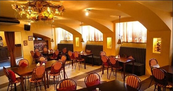 Такие вот столы и стулья (фото с сайта Багателль)